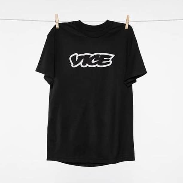 VICEさんのインスタグラム写真 - (VICEInstagram)「It's a shirt. 👕 With our logo on it. 👕 You can buy it. 👕 Link in bio. 📸: @VICELAND」3月15日 2時11分 - vice