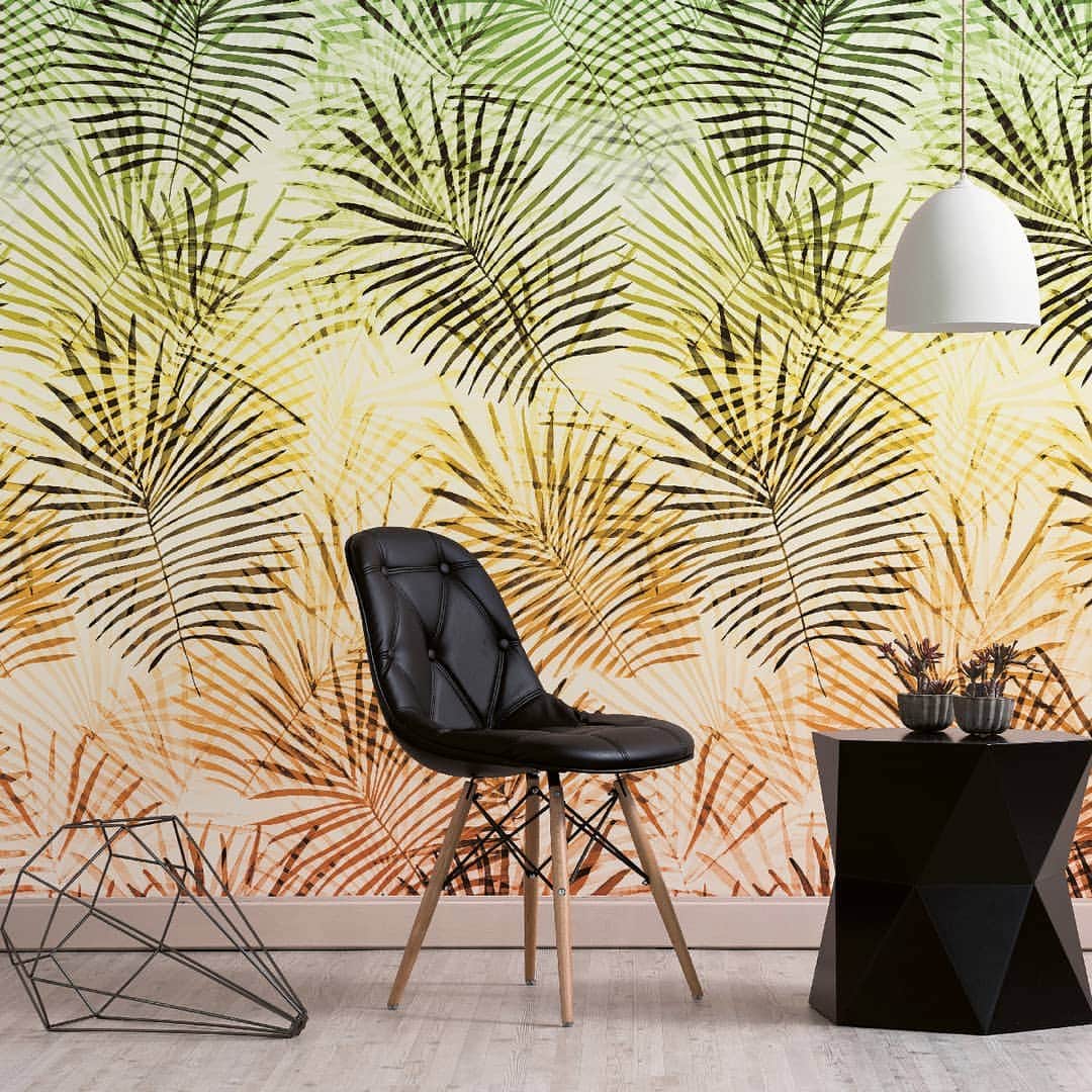 のインスタグラム：「@lutecepapierpeint x @bensimoncollection  Grand passionné de voyage, Serge l'est aussi de plantes. Issu d'un livre de gravure botanique ce décor mural Tropical est comme un moodboard de ses gravures favorites réunies pour le plaisir des yeux. Délibérément vaporeux ce motif laisse l'esprit vagabonder, comme un songe, un souvenir insaisissable... 🇬🇧Passionate by travel, Serge is also a plants addict. Inspired by a book of botanic engraving, this Tropical wall decor is like a moodboard of Serge's favorites engraving gather for your viewing pleasure. Deliberately flimsy this print lets the spirit wander, like an illusion, a vague memory... #bensimon #lutèce #wallpaper #colors #moisdeladeco #deco」