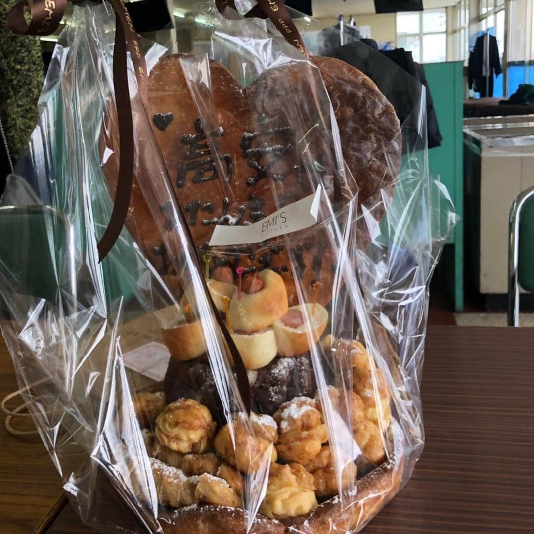 モモコさんのインスタグラム写真 モモコinstagram 高安関の誕生日なんで 朝からケーキ持って行きました エミズキッチンのケーキです そして 今日もちゃんこ 食い逃げしてきました 笑っ 皆さま ちゃんこ食べたくなったら本場所で 食い逃げはやめてね