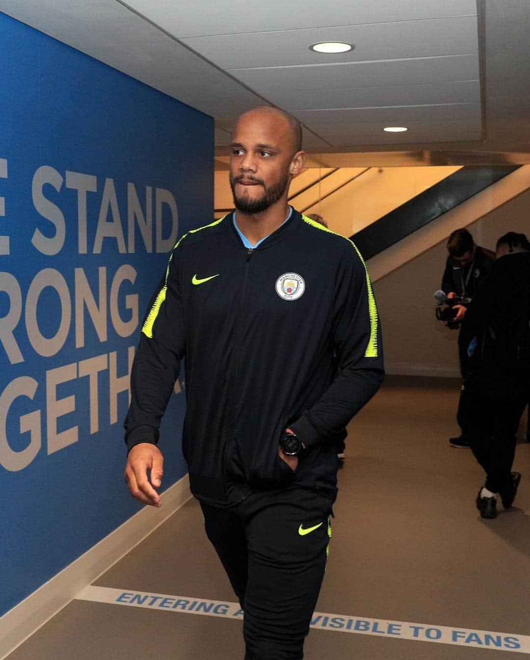 ヴァンサン・コンパニさんのインスタグラム写真 - (ヴァンサン・コンパニInstagram)「Crucial win yesterday. Well done from the team again. 👊🏾 #mancity #fighttilltheend」2月28日 17時39分 - vincentkompany