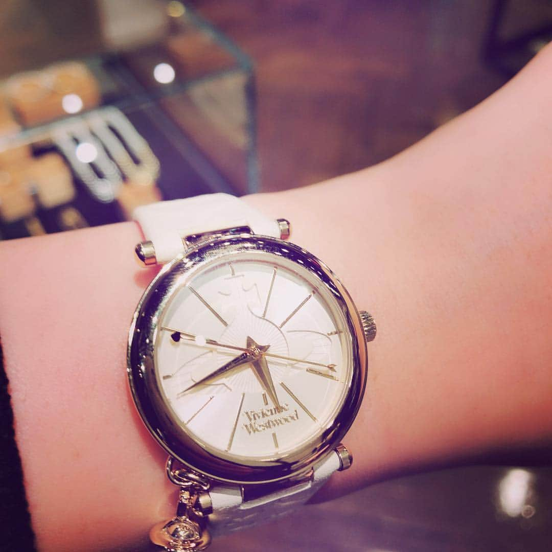 伊石真由のインスタグラム：「new!:) #watch #viviennewestwood #青山 #時計 #腕時計 #ヴィヴィアンウエストウッド #役者 #声優 #japanese #voiceactor #instagood #instafashion #instafollow」