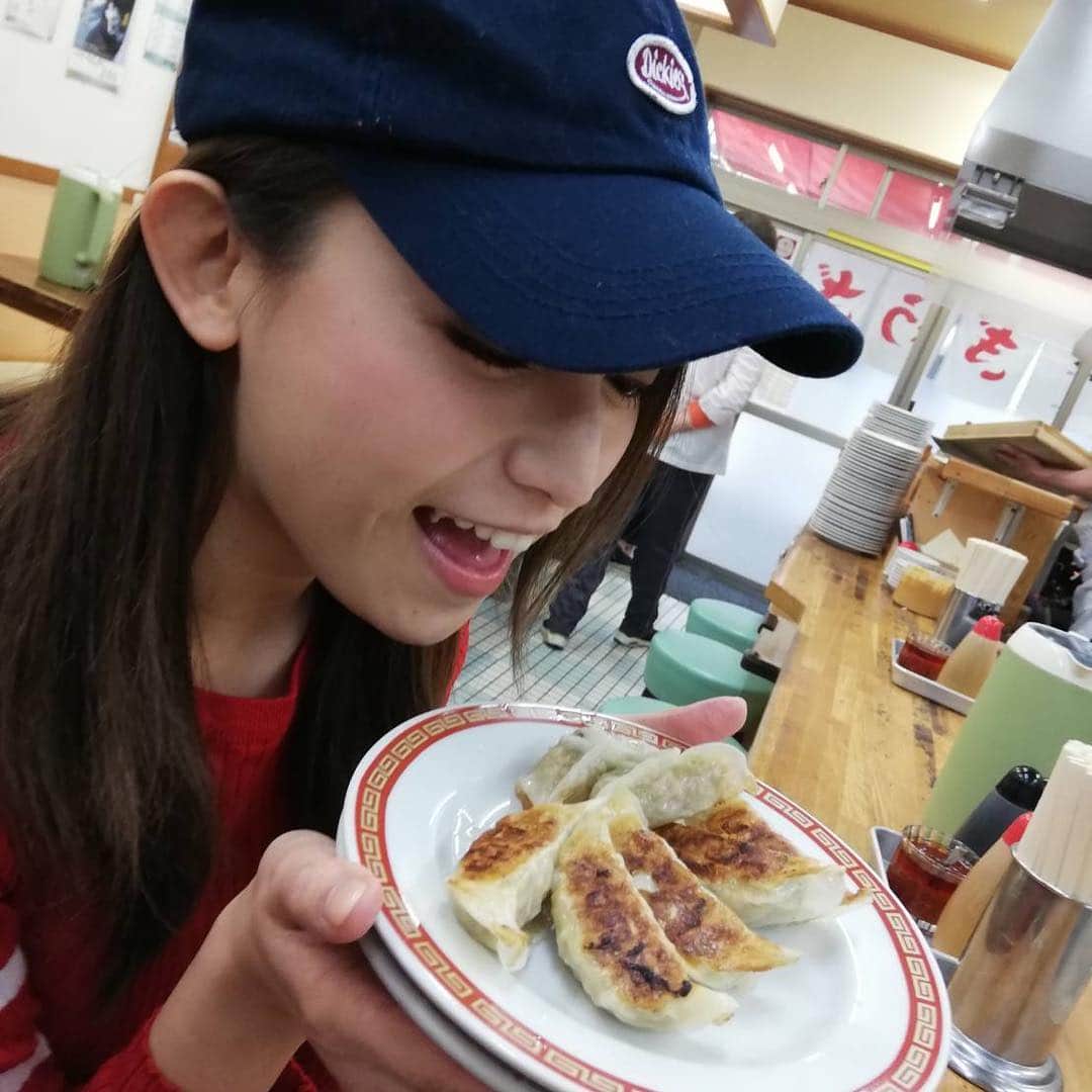 市原彩花さんのインスタグラム写真 - (市原彩花Instagram)「餃子ツアー🥟 . フォロワーさん達に教えて頂いた#ホワイト餃子 を食べに❣️ 皮がサクサクで、食べたことない食感😍❣️ そして数駅移動して#亀戸餃子 さらに一駅移動して錦糸町の @teastand7kinshicho で#タピオカミルクティー で〆😋笑 今回は#総武線 沿いを攻めて行ったよ😆🚃 そして今週は京都の#ミスターギョーザ と羊肉水餃子も食べたし餃子だらけ🤣🥟 家でも一人でAJINOMOTOか#大阪王将 の冷凍餃子2パック(24個)食べるくらい好きなの🤣 あとは恵比寿と大阪にも気になってる餃子屋さんが〜🤔💕 みんなのオススメの餃子も教えて＼(^o^)／ #餃子#gyoza#dumplings#小岩グルメ#亀戸グルメ#錦糸町グルメ#東京グルメ#tokyogourmet#グルメレースクイーン」2月28日 18時13分 - ayaka_ichihara