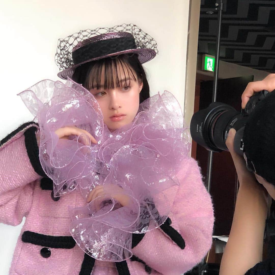 橋本環奈さんのインスタグラム写真 - (橋本環奈Instagram)「おはようございます！環奈MGです。  本日発売「NYLON JAPAN」からオフショットです！ いっぱい撮影したので是非ご購入下さい。  #橋本環奈 #橋本環奈マネージャー #橋本環奈2019 #ナイロンジャパン #nylon #nylonjapan #ナイロンオフショット」2月28日 10時11分 - kannahashimoto.mg