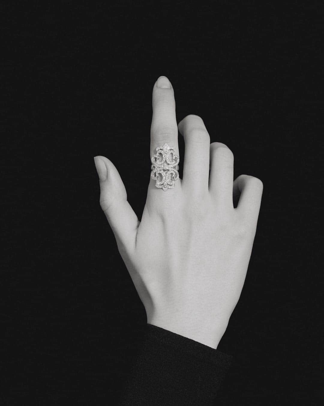 MARIHA Official Instagramさんのインスタグラム写真 - (MARIHA Official InstagramInstagram)「. お守りのように持つ人を守り、 美しい人をさらに美しく輝かせるジュエリーです。 Ring | Timeless, Victorian Flower . #mariha #fashion #jewelry #accessories #マリハ #ジュエリー #アクセサリー #伊勢丹新宿店」2月28日 10時11分 - mariha_official