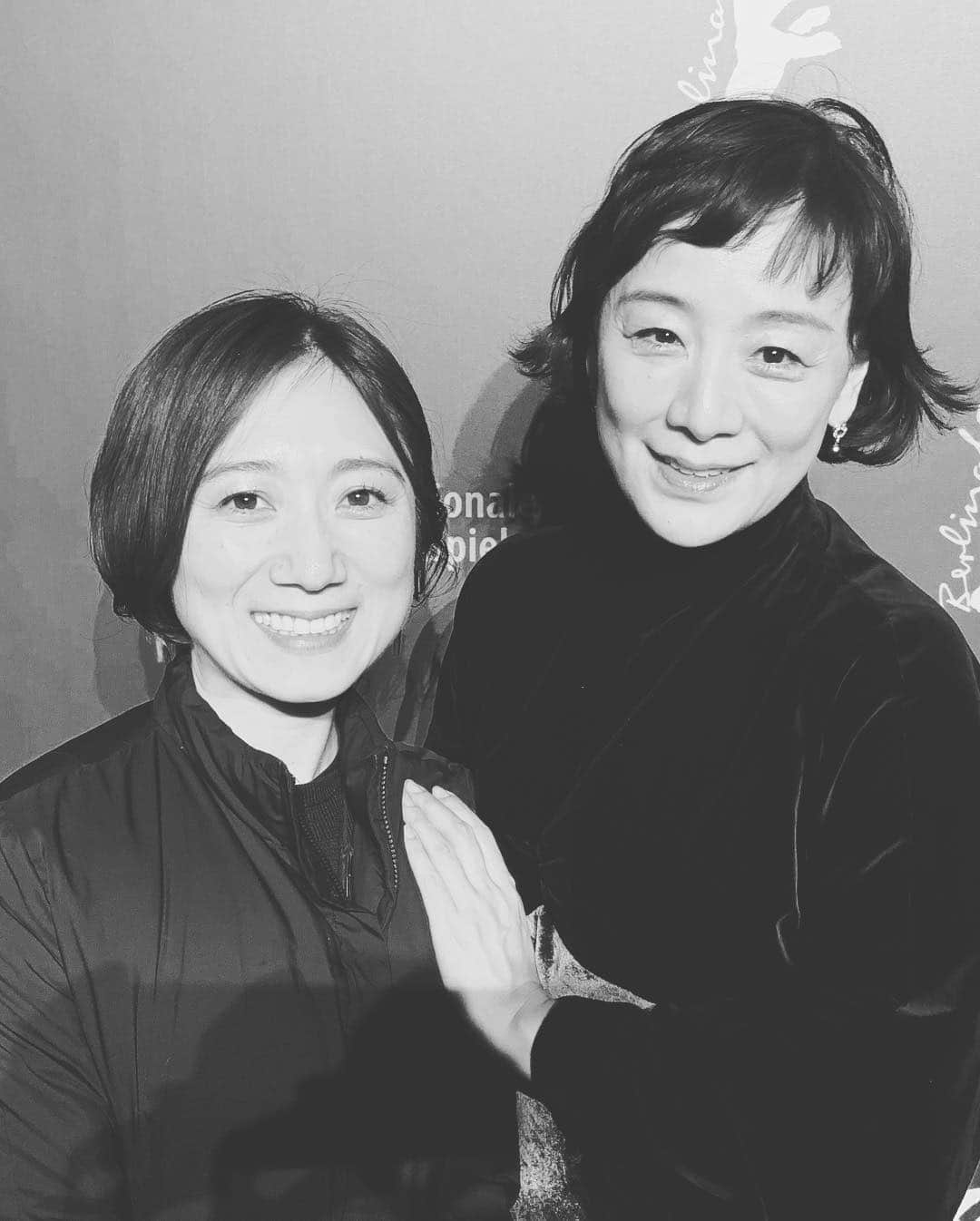 松浦美穂さんのインスタグラム写真 - (松浦美穂Instagram)「神野三鈴さん、ベルリンの国際映画祭の直前に肩下まで伸びていた髪をバッサリ切って…いざベルリンへ✨✨ そして先日、戻って来て…「受賞」‼️と…ご報告。  お話を聞いて何度も鳥肌が立ちました…涙が出そうになりました…心から…おめでとうございます㊗️㊗️ 第69回ベルリン国際映画祭に参加した「37 Seconds」のスタッフ・キャストたち。 日本からパノラマ部門に出品されていた「37 Seconds」が、同部門の最高賞に当たる観客賞と国際アートシアター連盟賞をダブル受賞。先天性脳性まひを抱える佳山明が主演を務めた本作では、37秒間仮死状態で産まれたことが原因で脳性まひになった主人公・貴田夢馬の自己発見と女性としての成長が描かれる。2020年公開予定の同作には佳山のほか神野三鈴、大東駿介、渡辺真起子、熊篠慶彦、萩原みのり、宇野祥平、芋生悠、渋川清彦、奥野瑛太、石橋静河、尾美としのり、板谷由夏が出演している。  #監督.脚本 HIKARI #37seconds #神野三鈴 #母親役 #脳性マヒ #1ヵ月一緒に生活して撮影に入った #haircut+パーマ」2月28日 10時30分 - twiggy_mihomatsuura