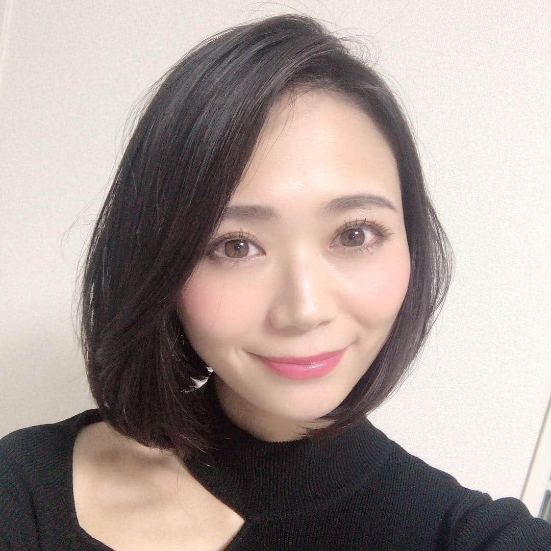 緑川静香さんのインスタグラム写真 - (緑川静香Instagram)「今年からお世話になっております雑誌『Domani』の副編集長(通称鬼副👹笑)様に言われイメチェン❤️💛💚 #hairstyles #haircut #bobhaircut #blackhairstyles #selfie #selca #셀카 #셀피  #何年ぶりでしょう #でもなんか髪型変えるとワクワクする #新たなしずかさん #艶っぽさ  #どうでしょうか？」2月28日 11時06分 - midorikawa_shizuka