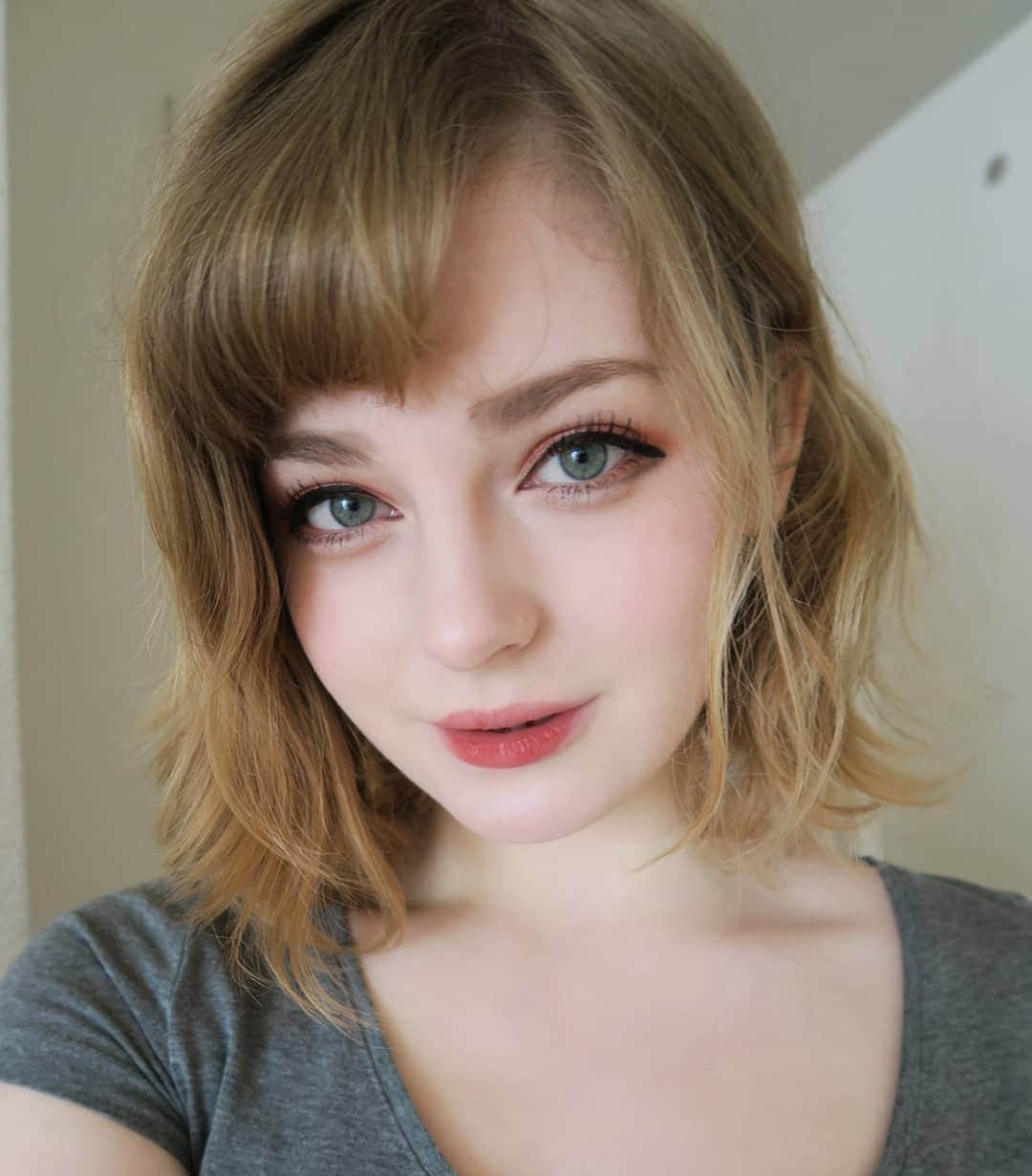 Ella Freyaのインスタグラム：「Just wanna say thank you to you all ❤ Please do one nice thing for someone today to spread the love ~  みんなさんありがとうございます ❤ 今日はいっしょにいい事をしましょう ~ 愛しています☺」