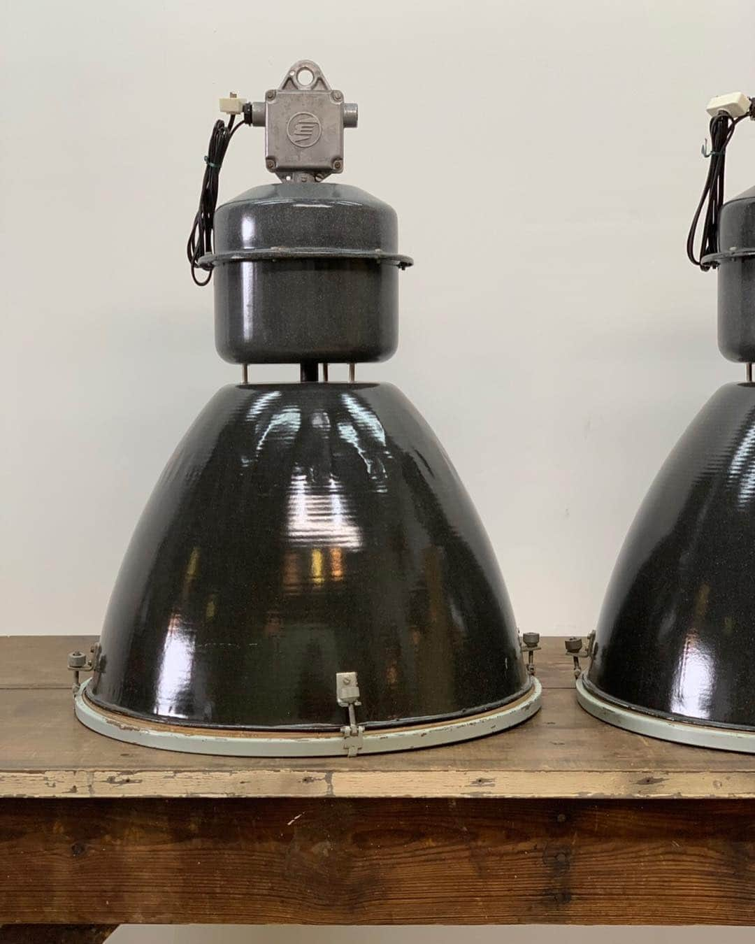 The HUNTさんのインスタグラム写真 - (The HUNTInstagram)「〜1950's INDUSTRIAL LAMP 完売していましたが100台近く入荷＆販売再開しました☆ . #THEHUNT_INDUSTRIAL  #INDUSTRIAL  #INDUSTRIALLAMP  #ANTIQUELAMP  #ANTIQUETABLE #アンティークランプ」2月28日 12時06分 - thehunt_industrial