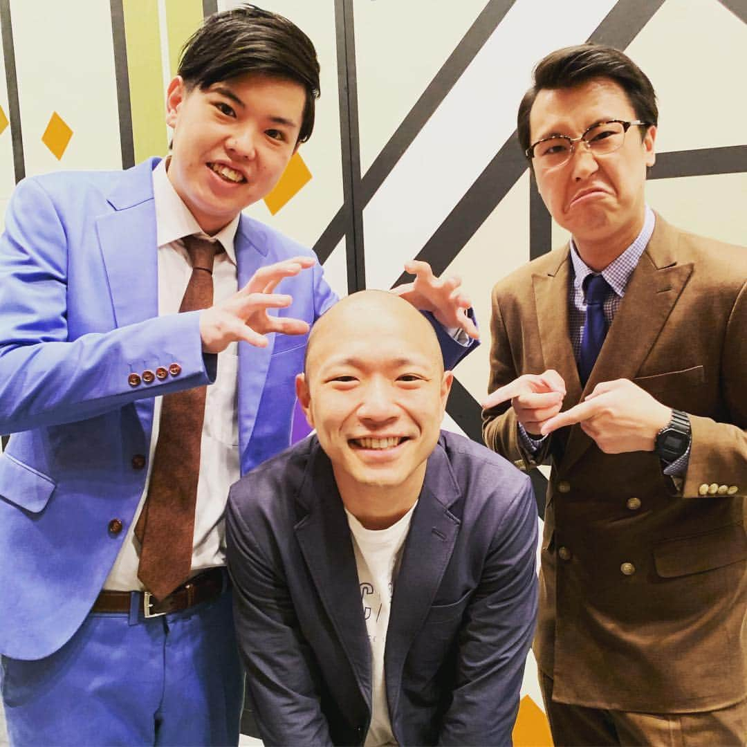 よしもと祇園花月さんのインスタグラム写真 - (よしもと祇園花月Instagram)「本公演初出演のエンペラーのお二人と、ヒガシ逢ウサカ今井さんです🌅 エンペラーさんは上方漫才協会大賞新人賞を受賞されています！ おめでとうございます🎊  #よしもと祇園花月 #祇園花月 #京都 #ヒガシ逢ウサカ今井 さん #ヒガシ逢ウサカ #エンペラー #上方漫才協会大賞 #ゆっほぉ」2月28日 12時45分 - gionkagetsu