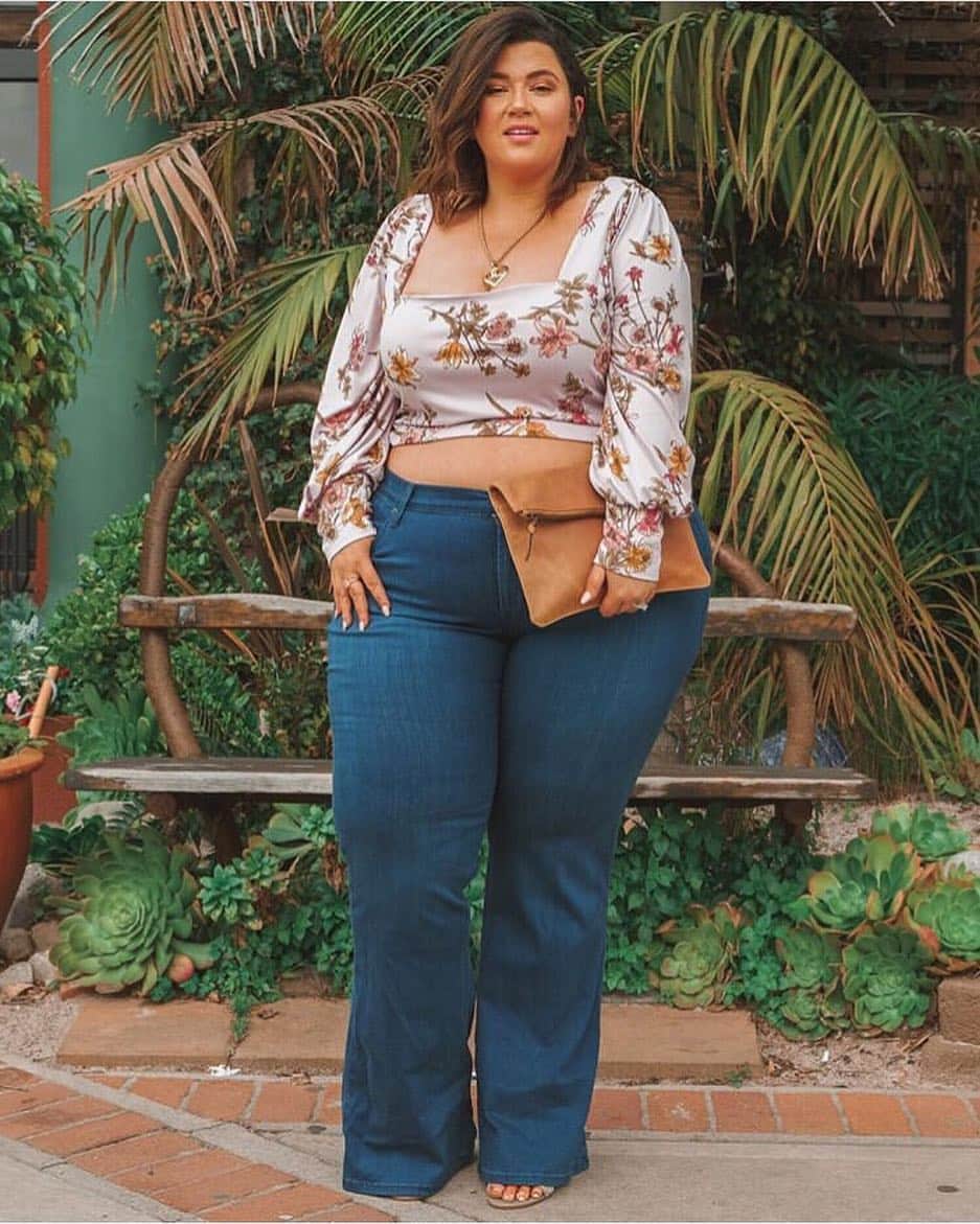 ジェームスジーンズのインスタグラム：「Love each bit of this fit 😍@sometimesglam looking gorg in #jamesjeans | shop our curvy plus denim line」