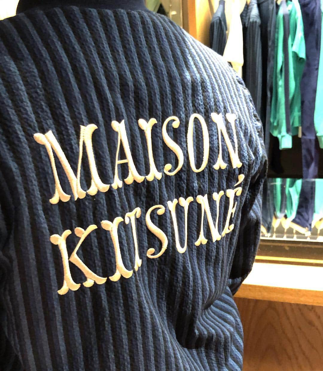 黒木理也さんのインスタグラム写真 - (黒木理也Instagram)「indigo´blue seersuckerのブルゾン今期の刺繍いい感じ #maisonkitsune spring/19 ✌️🦊」2月28日 15時21分 - masayakitsune