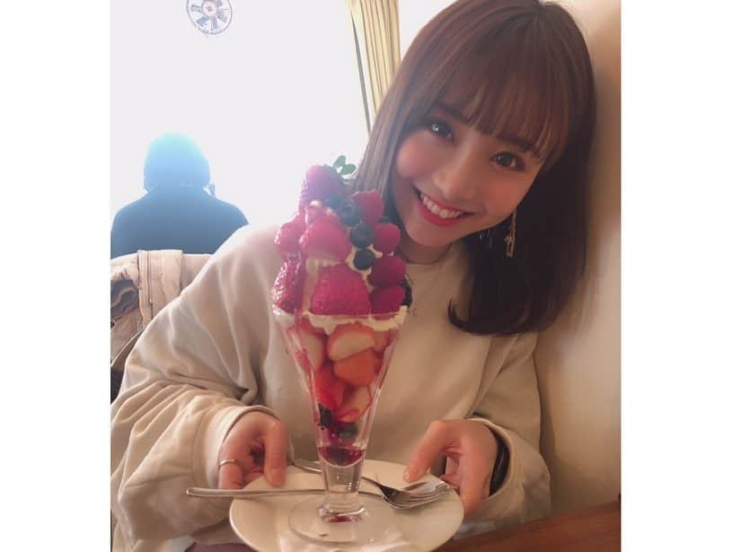 中川絵美里さんのインスタグラム写真 - (中川絵美里Instagram)「🍨 先週ですが… 同じ事務所のあやちゃんとランチへ✨ 念願のとんかつをお腹いっぱい食べたあと 1人一つずつパフェを平らげました😋至福でした！！ 1か月会わないだけでかなり久しぶりな感覚でしたが、、 3人でも早く集まりたいし ちなみに来週も会う予定🤡笑 #セントフォース #柴田阿弥#中川絵美里」2月28日 17時00分 - emiri_nakagawa