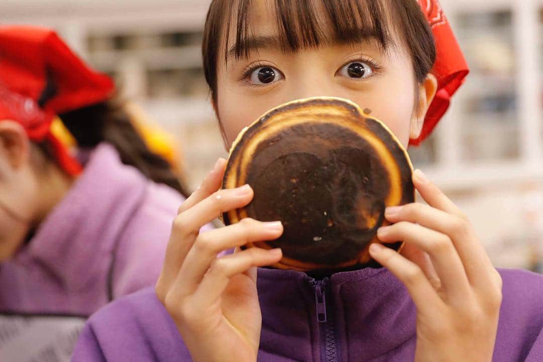 ニコ☆プチのインスタグラム：「卒業旅行クッキング編  ①見事に焦がしたココハ ②焦がしたココハに爆笑するネネ ③コンロのツマミが取れた！！ (きちんと直しました) ④マジメ組とフマジメ組 ⑤山口のいちご娘 ⑥完成♡  #ニコプチ #阿部ここは #山内寧々 #田中杏奈 #藤村木音 #琴楓 #中村紗亜也 #小林咲葵 #山田楓 #聡美 #向田桃椛 #卒業旅行 #さる小」