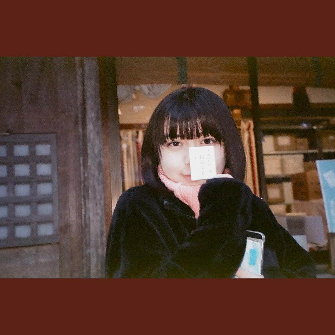 上白石萌音さんのインスタグラム写真 - (上白石萌音Instagram)「親愛なる妹へ。 19歳のお誕生日おめでとう。 尊敬と憧憬が増すばかりで、この頃もはや姉のよう。 これからも、酸いも甘いも、語り尽くして笑い飛ばしていきましょう👯‍♀️ 早くハタチになってね。姉より。」2月28日 20時03分 - mone_kamishiraishi