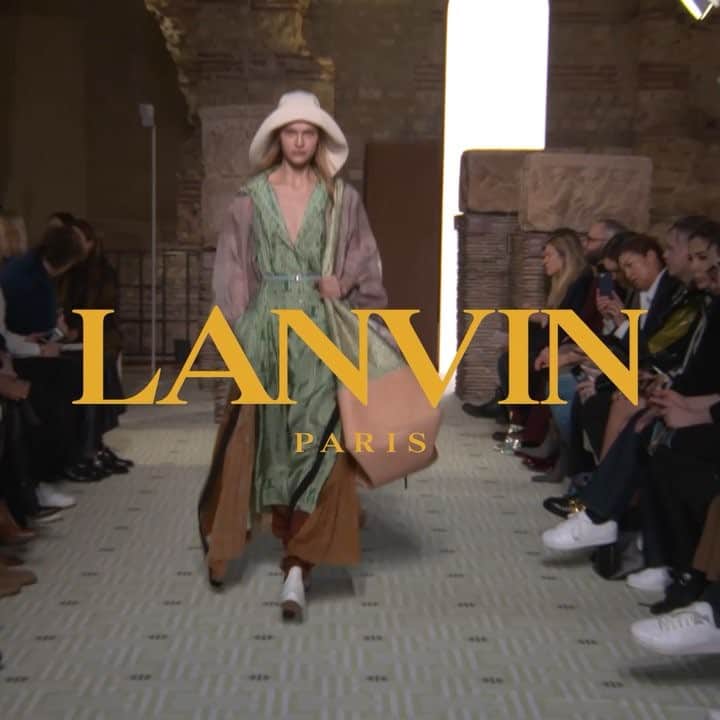 ランバンのインスタグラム：「27.02.19 Lanvin FW19 Show. Mystic Pilgrims. #newLanvin #LanvinbyBrunoSialelli #pfw」