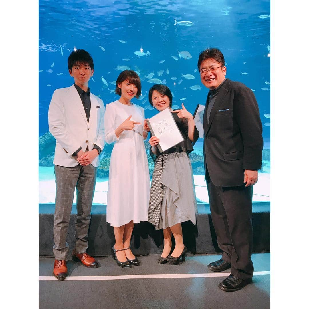 TBSアナウンサー公式さんのインスタグラム写真 - (TBSアナウンサー公式Instagram)「🐠こんばんは^_^喜入友浩です！🐠 TBSアナウンサーによる朗読会「A'LOUNGE」が池袋サンシャイン水族館で行われました！  まさに五感に響く空間…大きな水槽の目の前で「人魚姫」を朗読しました。100人以上集まったお客様にも拍手で参加していただき、会場は一体感に包まれていました。  斎藤哲也アナは 海の王 外山惠理アナは 魔女 上村彩子アナは 人魚姫 私、喜入は 王子の目線から一つの物語をリレー形式で繋ぎました。  この朗読会は今回で3回目。 プロデュースしている堀井アナ曰く「朗読の文化を楽しむ」ことがテーマということで、今夜も、読む側と聴く側が朗読を通して楽しい時間を共有できたと思います。  次回の朗読会もお楽しみに！  #tbs #tbs公式 #tbs_annogram  #tbsアナウンサー公式インスタグラム  #tbsアナウンサー #tbsアナグラム #alounge #朗読会 #tbsradio  #サンシャイン水族館 #人魚姫 #斉藤哲也 #堀井美香 #外山惠理  #上村彩子 #喜入友浩  #fromtbs」2月28日 22時39分 - tbs_annogram