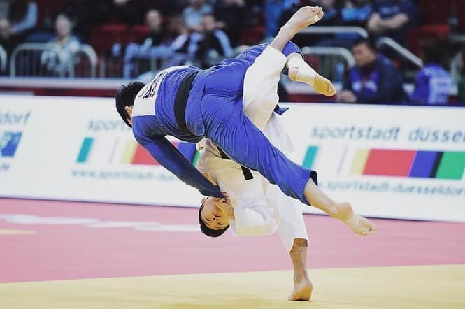 丸山城志郎さんのインスタグラム写真 - (丸山城志郎Instagram)「. . グランドスラム デュッセルドルフ優勝しました！ 沢山のご声援ありがとうございました。 これからも応援よろしくお願いします！ . #グランドスラム#デュッセルドルフ#GS#Düsseldorf#judo#柔道#photography#thankyou#mikihouse#ミキハウス#1st#competition」2月28日 23時49分 - joshiromaruyama