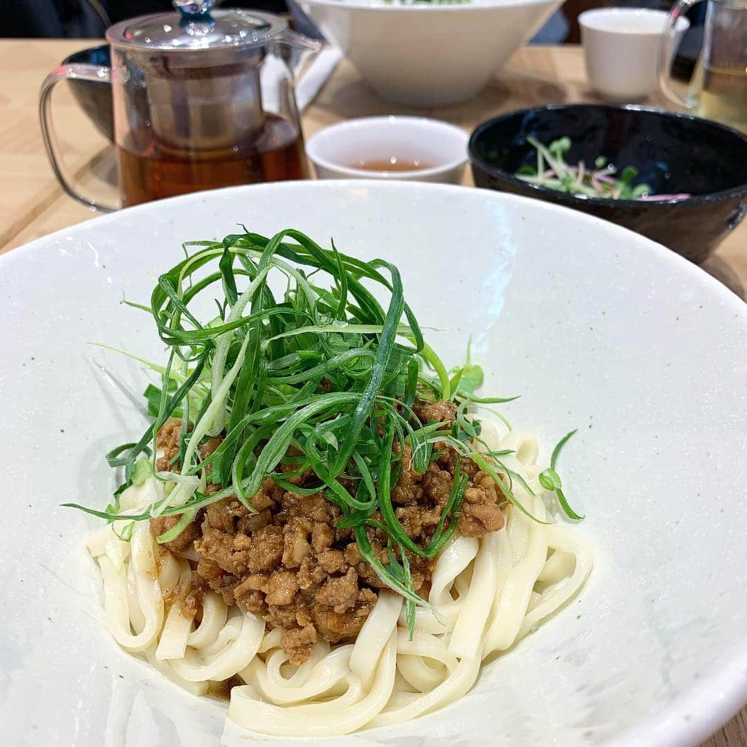 もえのあずきさんのインスタグラム写真 - (もえのあずきInstagram)「飲む小籠包😚🥟🥟🥟 #飲む小籠包#巨大小籠包#dumplingtime #餃子時間#みいもえ」2月28日 23時47分 - moeazukitty