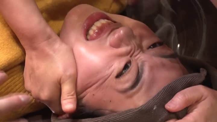 のインスタグラム：「夏子ちゃんが神の手を持つ美容家によって小顔にチャレンジ！  #小顔 #フェイシャルケア #美容 #渡辺直美のヤバスタグラム #渡辺直美  #横澤夏子 #３月１日(金)深夜2４時３０分」