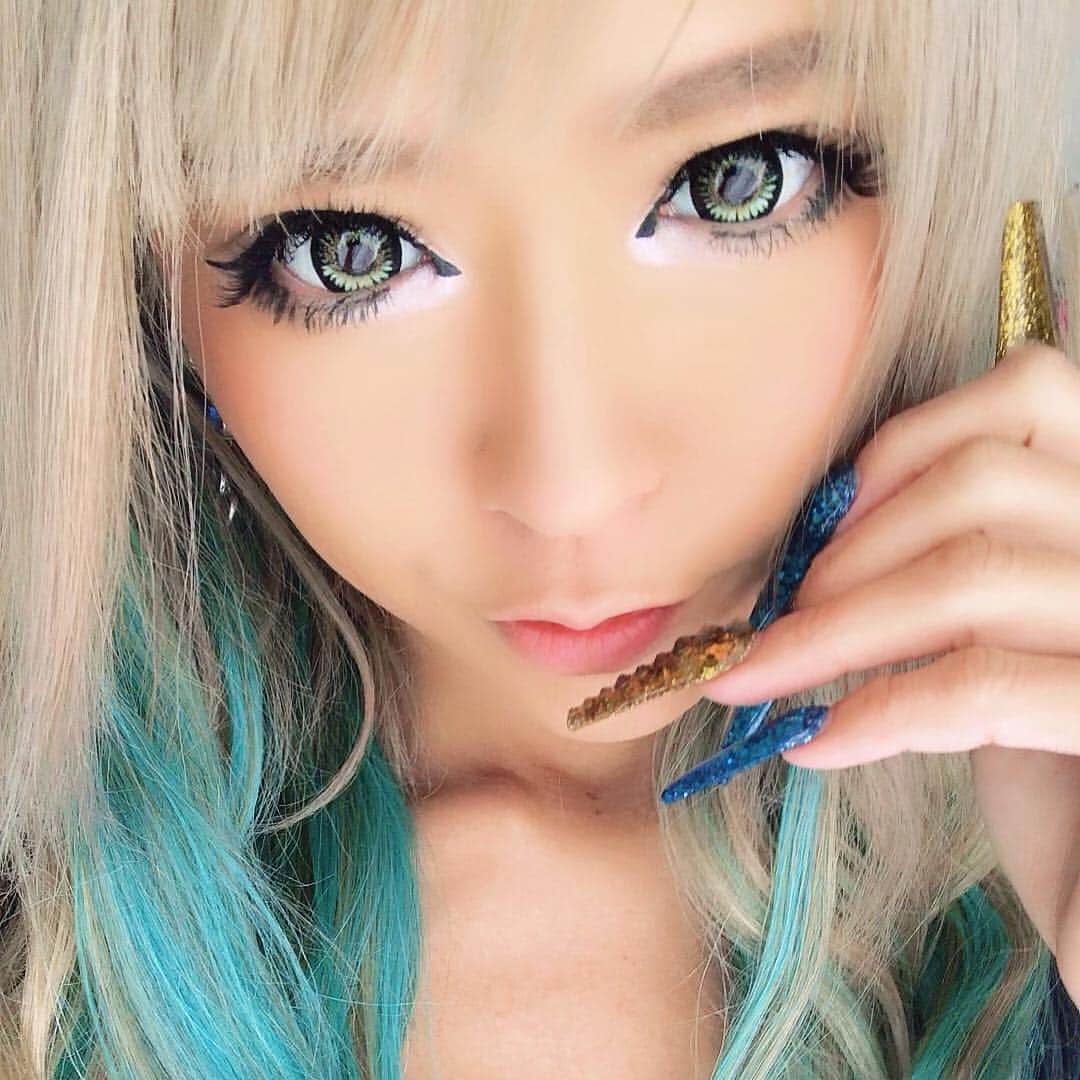 RISAのインスタグラム：「前髪をつくったよ✨ 日サロゎオアシスだょ✨ #前髪 #前髪カット #黒ギャル #ギャル#av女優 #日サロ#写真の追加の仕方がわからない」
