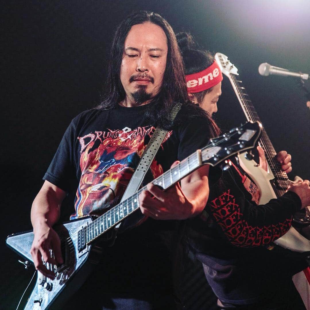 Kuboty のインスタグラム：「敬愛するブラフのロンヂさんとメタルバンドを組みました🤘 今後ともよろしくお願いします🎸 #totalfat #brahman #好き好きロンちゃん photo by @tuttini」