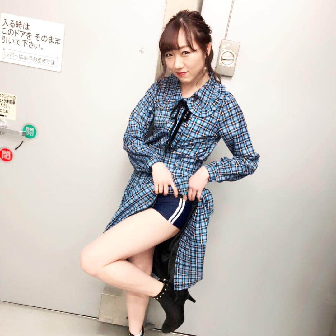 須田亜香里さんのインスタグラム写真 - (須田亜香里Instagram)「須田推しのみんな、こんなことしても一緒にいてくれて、笑顔になれる今を信じてくれてありがとう。 （ブルマ履いて自転車ケツどめしましたw） 未来でも今支えてくれる一人一人と特別な関係でいたいからこそ、私は自分のやりたいことや興味の方向に正直でいたいです。 ・ ・ 2月27日 カンテレ【関ジャニ∞のジャニ勉】 アイドル頑固道を掘り下げていただきました。 ですが、さすが関ジャニさん。 放送内容では私の真面目な部分もたくさんでしたが、それを面白く噛み砕いてくださるスタッフさんがいて、スパイスを加えてくださる関ジャニさんがいて、笑ってくれたり、楽しんでくれる視聴者さんがいて、本当に色んな方に生かしていただきました。 ありがとうございました！ 6年前にリンボー対決で別の関ジャニさんの番組で何度かお世話になった時から感動していましたが、 カメラが回っていても回っていなくても全力で楽しい空間を作ろうとされる姿勢がまさにエンターテイナーそのもので本当に凄い方たちです。 ・ ・ 関西以外は遅れての放送になりますが 放送を観て握手に興味持ってくださった方がいるのも嬉しいな。 AKB48とSKE48の握手会に私は参加していますが、SKEでは当日券でミニライブや握手が楽しめる機会もシングルのたびにありますし、女性限定で実際の衣装を試着して写真撮れるコーナーもあります。 ・ ・ 私も現場に行ったみたい！と言ってもらえるキッカケになれたら嬉しいです☺️ #カンテレ #関ジャニ さん #ジャニ勉 #握手会 #自転車ケツどめ #ブルマ」3月1日 13時10分 - akarisuda