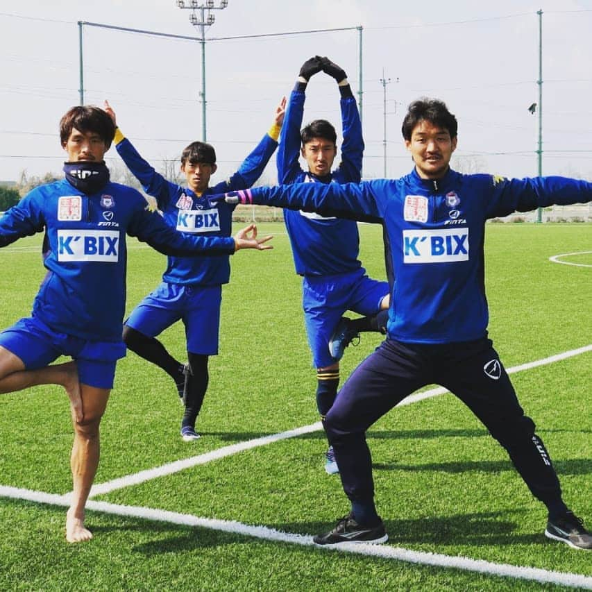 福田俊介さんのインスタグラム写真 - (福田俊介Instagram)「今日から新しい練習着でトレーニングしました。新しい移動着も届きました。移動着の舩津選手がカッコいいー」3月1日 13時11分 - shunsukefukuda28