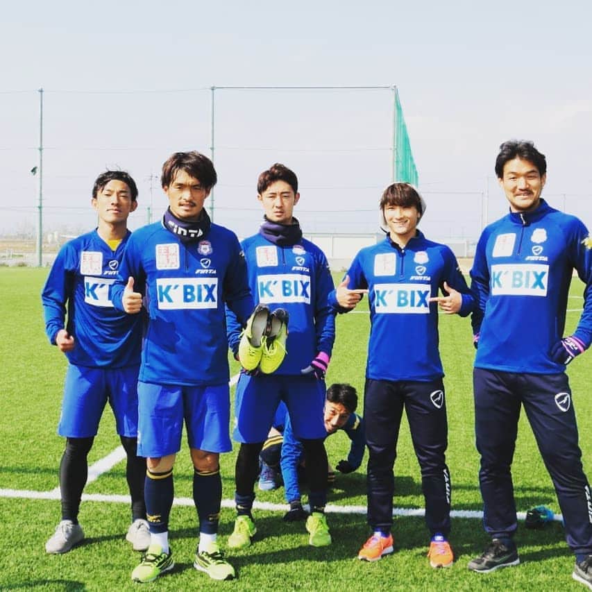 のインスタグラム：「今日から新しい練習着でトレーニングしました。新しい移動着も届きました。移動着の舩津選手がカッコいいー」
