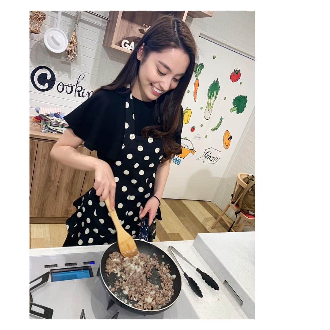 鍋谷真子のインスタグラム：「. ☑︎ 先日、料理を魅せるプロ資格 「 #kitchenSTARジュニア 」の講座を受講し、 無事資格を取得する事が出来ました !♡🍳 . 普段忙しくてあまり時間がない方でも 短い期間で資格を取りたい…!という方などのために生まれたのが #kitchenSTARジュニア ♡ @cookpad_tv さんの公式資格で、 名古屋でも3月23日(土)に特別開講するみたいです५✍🏻皆さんもぜひ♡  #kitchenSTAR #キッチンスター #フードマイスター  #資格 #料理 #cooking #cookpad #cookpadtv #クックパッド #PR」