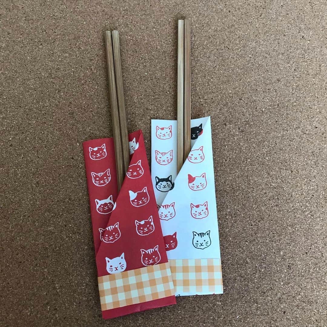 籐でつくる小物とバッグのインスタグラム：「「手作り箸袋で、テーブルに華やぎを！」を公開しました♪ https://simplestylish.jp/ssm099/ #シンプルスタイリッシュ #箸袋 #折り紙 #食卓 #ホームパーティ」