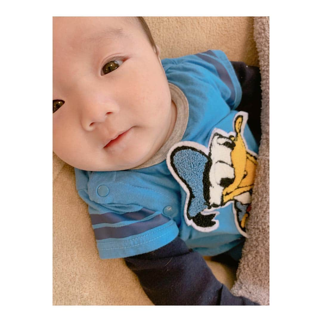 辻希美さんのインスタグラム写真 - (辻希美Instagram)「朝起きたら左目だけくっきり二重に👶" #幸空 #２か月 #急に二重 #希空も青空も昊空も急に二重になった #片目づつ#順番にw #青空と昊空にそっくり #足して２で割った顔 #兄弟 #一重も好き #二重も好き #我が子は可愛い  #全てが愛おしい #毎日の成長にびっくりな日々 #最近よだれが凄い #お喋りもとまらない #喃語 #可愛い過ぎて涙出る #笑 #ドナルドボーイ」3月1日 10時50分 - tsujinozomi_official