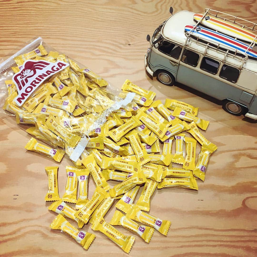 森永製菓のインスタグラム：「* お馴染みのミルクキャラメル。 大容量タイプもあります！ . #森永 #森永製菓 #morinaga #ミルクキャラメル #キャラメル #キャラメル好き #なつかしい味わい #ほどよい甘さ #優しい味 #大容量 #まとめ買い」