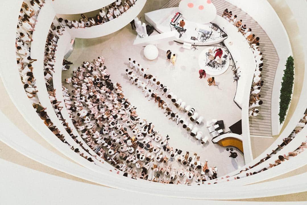 Red Bull Music Academyのインスタグラム：「In 2017, we had the honor of presenting Solange’s breathtaking show at the @guggenheim as part of RBMA Festival New York. — 📷 @caryshuws #solange #guggenheim」