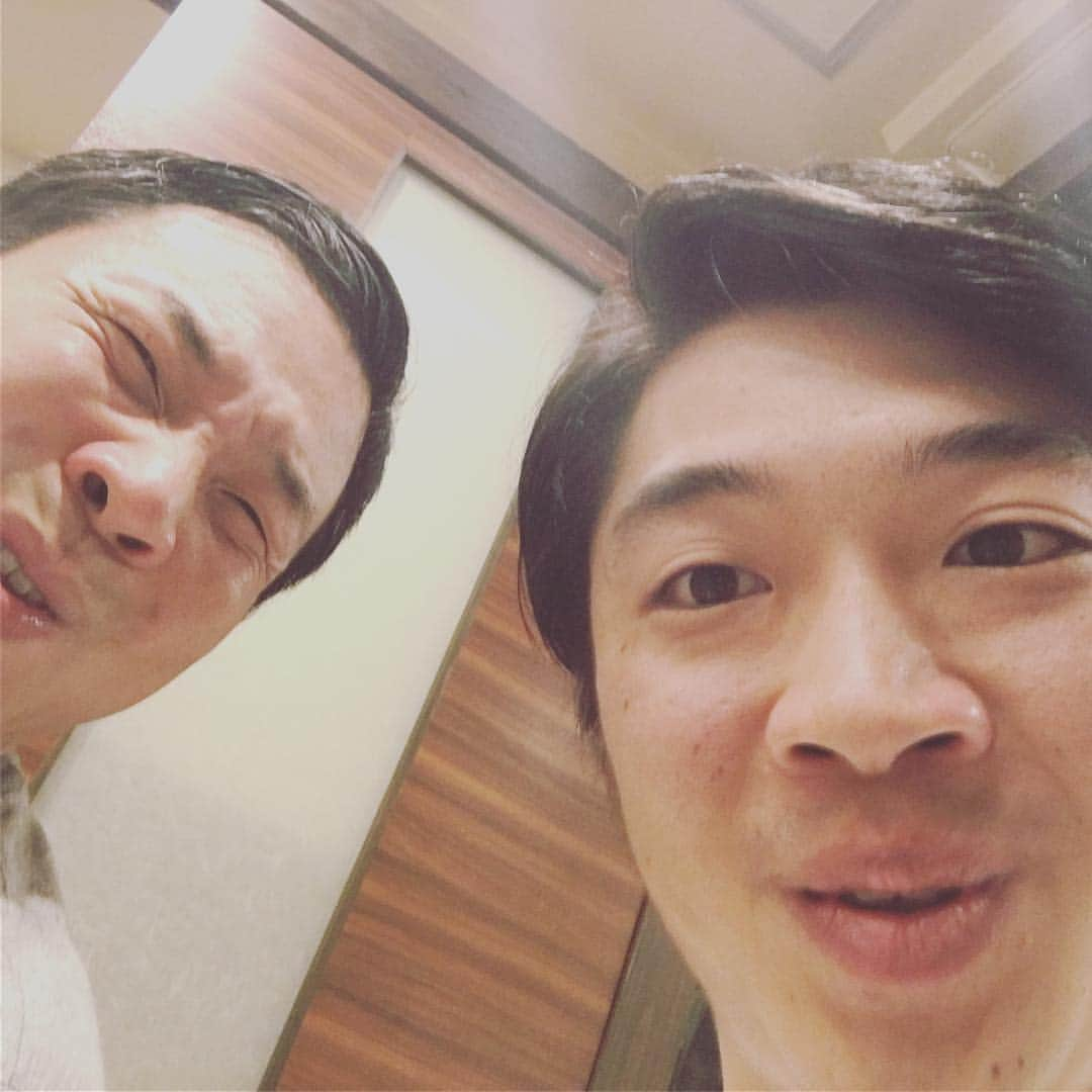 新山士彦さんのインスタグラム写真 - (新山士彦Instagram)「‪上方漫才コンテストありがとうございました。漫才大好きプレゼン成功しました！本当に負けてても全然おかしくなかったと思います。また次こういう日が来ると信じて愚直に漫才を愛していきます。漫才ちゃんオトします。 ‪2人とも髪型変でした。‬ ‪かわいい3人‬⭐︎」3月1日 22時46分 - sayaka_no_niiyan