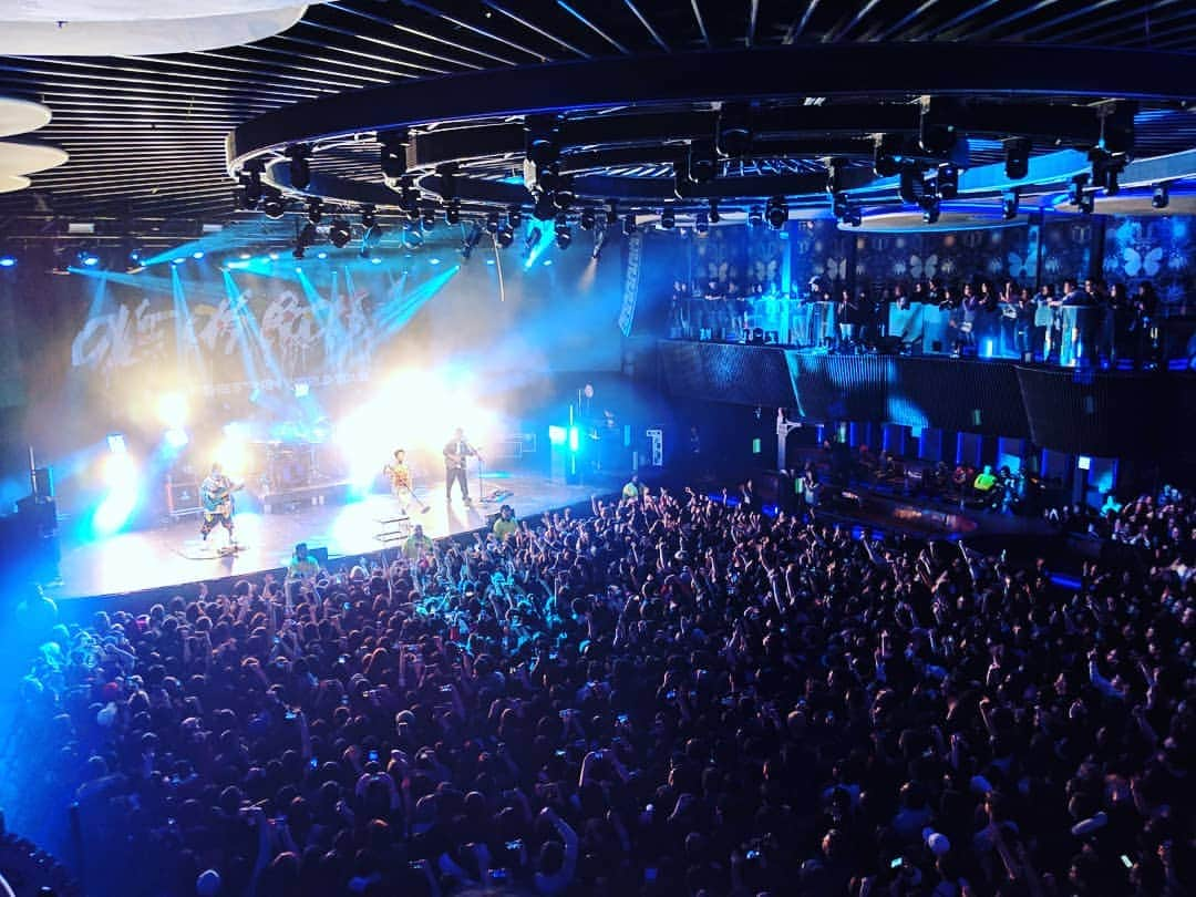 ONE OK ROCKさんのインスタグラム写真 - (ONE OK ROCKInstagram)「Toronto! #ONEOKROCK #EyeoftheStorm」3月1日 14時10分 - oneokrockofficial