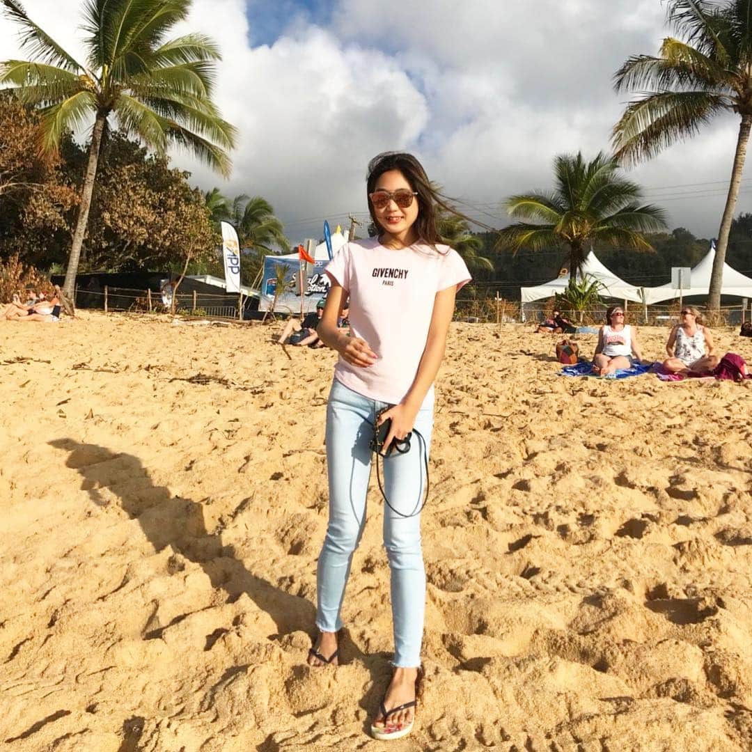 岡本麻佑のインスタグラム：「. ノースショアでサンセット🌊🌞🏄🏼‍♂️🐢🐠#hawaii#honolulu#northshore#beach#sunset」