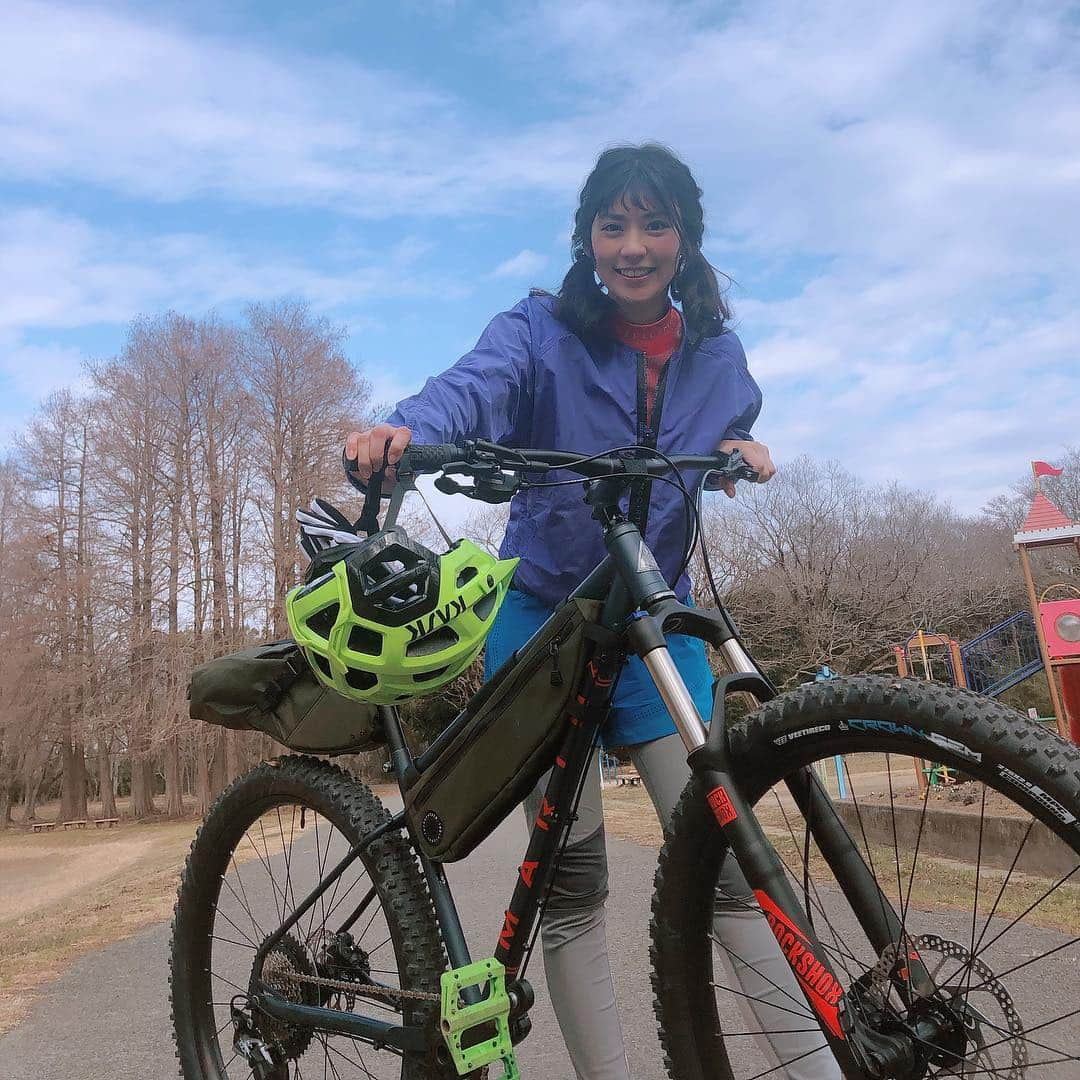 渡辺早織さんのインスタグラム写真 - (渡辺早織Instagram)「『MTB日和』表紙をやらせていただいています🚵‍♀️ だんだん自転車が気持ちいい季節になってきましたね🌱  自転車乗る方、興味がある方、ぜひお手にとってください😊」3月1日 14時20分 - _watanabesaori_