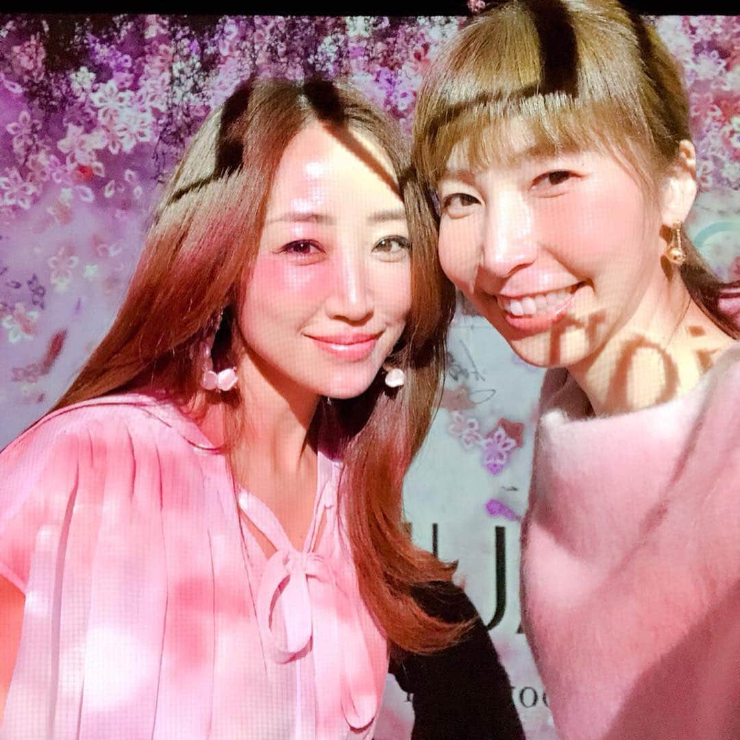神崎恵さんのインスタグラム写真 - (神崎恵Instagram)「愛用している @esteelauder のマイクロ エッセンス ローション フレッシュのイベントにて。 大好きな方々に会えた、華やかなひととき。」3月1日 16時18分 - megumi_kanzaki