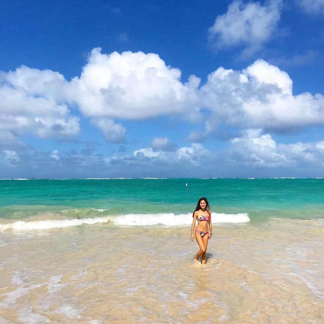 岡本麻佑のインスタグラム：「. 前ハワイに来た時に絶対また来たいと思ったカイルア🐬💙また来られて良かった😢💕ほんとに綺麗過ぎて💫何回でも行きたい🤩#hawaii#honolulu#kailua#kailuabeach#beach」