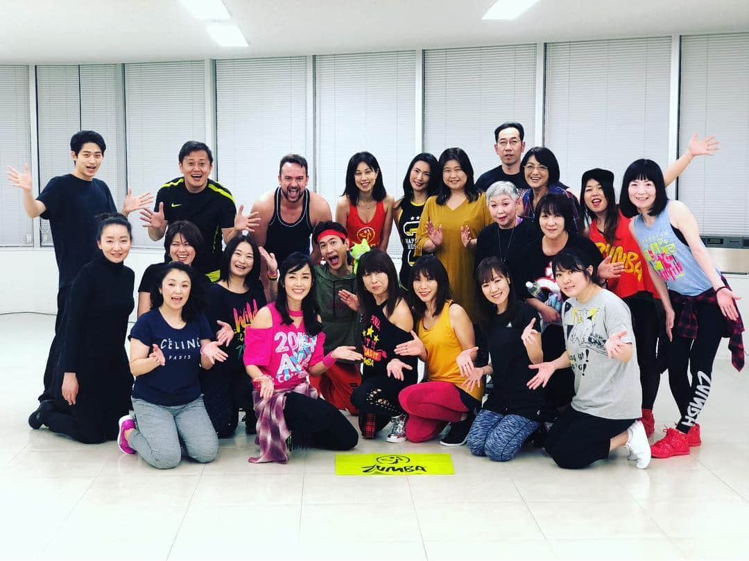 のインスタグラム：「早見優 haPPPY ZUMBA®️サークル開催！ ラテン系の音楽に合わせて、一緒に楽しくフィットネスしましょう🎶 初心者大歓迎！ 日程: 3月19日 火曜日 午後８時半スタート 学芸大学駅周辺スタジオ 料金 3300円 お申込み: yuyuzumba2018@gmail.com 件名:(参加日程、早見優ズンバ) 定員になりましたら締め切らせていただきます。 尚、定員オーバーの場合は抽選とさせていただきます。 1メールにて1名様でお願いします。 パソコンからのメールを受信できるアドレスよりお申込みください。 本文: お名前、ご連絡先、をご記入の上ご連絡ください。お申込み後、お振込みで完了となります。 ☆サークル会員ご登録の為、免責事項のご記入頂いてからのご参加となりますのでご了承ください。 Come and dance ZUMBA with me! #zumba #zumbaサークル #運動 #有酸素運動」