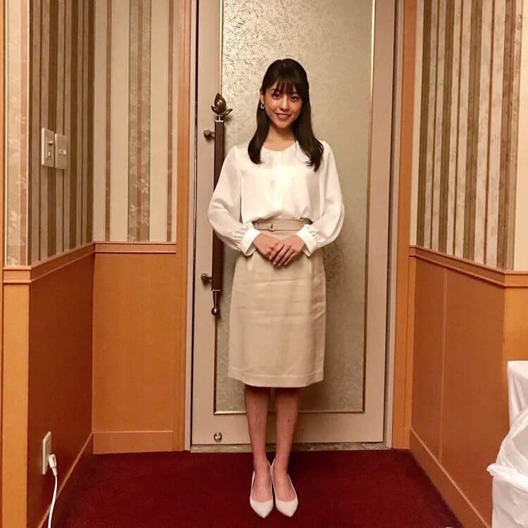 岡副麻希さんのインスタグラム写真 - (岡副麻希Instagram)「🌸 ３月、こんにちは！しかも華金ですね💛😊. .  そんな今日は、#朝日新聞REライフFESTIVAL2019 . 内イベントMCを務めさせていただきました☺️🌷. 【#人生100年時代】といわれる昨今だからこその夢いっぱいの提案（仕組み、制度）があり、 #セカンドライフ へのワクワク感が芽生えました☀️ 、  何歳になってもワクワクして生きていたい🌈😊🌸 （実りのないインスタライブ、 お付き合い頂きありがとうございました） #きんようび  衣装👗#nolleys  ピアス#puputier 👠#paradiscouleur」3月1日 19時30分 - maki_okazoe_official