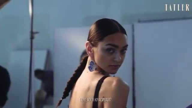 Zhenya Katavaのインスタグラム：「@tatler_russia 💙 одна из любимых фотосессий в моей копилке. А какое в вас качество хорошее ?」
