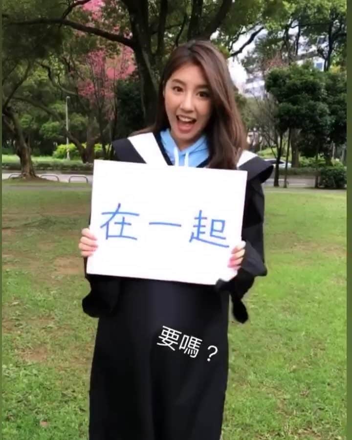 辜莞允（Nono Ku）のインスタグラム：「這是我 第一次穿學士服👩🏻‍🎓顆顆」
