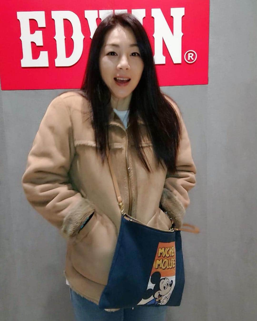 井上貴子のインスタグラム：「久々にEDWINさんの Leeの担当の細川さんと 逢ってきたぞーーっ^ ^  Happyで^ ^  #井上貴子  #LLPWX #女子プロレスラー #ゴルフ #EDWIN #Lee #ゴルフコンペ景品協力 #カッコいい会社」