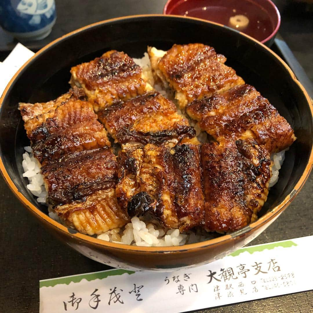 永島知洋さんのインスタグラム写真 - (永島知洋Instagram)「津にきたら うなぎを食べる。 うまいんです。 明日はボートレース津 頑張ります。 #永島知洋  #ボートレース津  #うなぎ #津のうなぎ」3月2日 0時01分 - tomohiro.nagashima