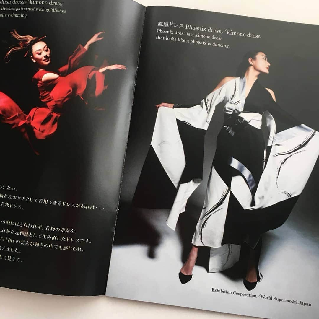 大島央照さんのインスタグラム写真 - (大島央照Instagram)「３月３１～４月７日フィジーで行われる　@world_supermodel_production 世界大会。出場される @world.supermodel.japan 日本代表の結子さん @yuiko_yyy が着られる  @manaka_japan の衣装✨３月３日まで渋谷ヒカリエで衣装が展示されています。お近くによられた際は是非ご覧ください。  カタログのMANAKAさんのお写真、撮影させていただきました❗  衣装、素敵です☺️✨ ・ #worldsupermodel #worldsupermodeljapan #worldsupermodelproduction #produce #yuiko #model #photography #photographer #shooting ・ ----------------------------------------------------------- ・  3月1日（金）～3日（日）の3日間、渋谷ヒカリエ「8/」 COURT・CUBE会場にて、ジャパンブランドとそれらに関わる方々が日本全国から集結するイベント「JAPAN BRAND FESTIVAL 2019」が開催されます。 . http://jbfes.com/ . 『JAPAN BRAND FESTIVAL 2019』のコンテンツ内で先日MTRL香港で開催・展示された「BE STANDARD PROJECT」の商品の一部が展示されておりますので、是非、お近くにいらっしゃる方、ご興味のある方がいらっしゃいましたら足をお運びいただけたら嬉しいです。 . @manaka_japan MANAKAからは @world.supermodel.japan worldworld.supermodel.japan 日本代表の結子さんが世界大会で着用される衣装（鳳凰ドレス）、edalab. さんに制作いただいたコラボ商品の『花面』と『ヒール下駄』を会場に展示いただいております。 . . #ヒカリエ #JAPANBRANDFESTIVAL #MANAKA #ジャパンブランド #渋谷 #shibuya #japan #kimonodress #geta」3月2日 0時57分 - chiakioshima