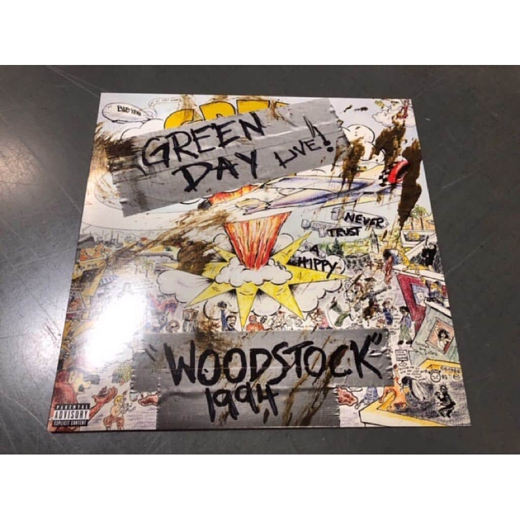 Green Dayさんのインスタグラム写真 - (Green DayInstagram)「Look at that! Woodstock 1994 Live (remixed + remastered) drops on vinyl for the first time ever this @recordstoredayus 4/13 🤘no better way to celebrate 50 yrs of @woodstock and the 25th anniversary of when we got a little muddy」3月2日 3時07分 - greenday