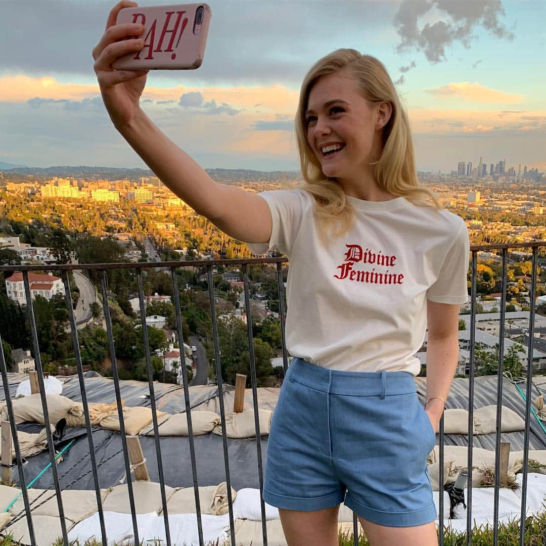 エル・ファニングさんのインスタグラム写真 - (エル・ファニングInstagram)「Proud to showcase the power of all women in my @alexachungstagram for @netaporter T shirt. Get yours here now http://net-a.pt/MFmoVK All profits to @womenforwomen for #internationalwomensday #incrediblewomen #gotherback @portermagazine @theannabelbrog」3月2日 5時45分 - ellefanning