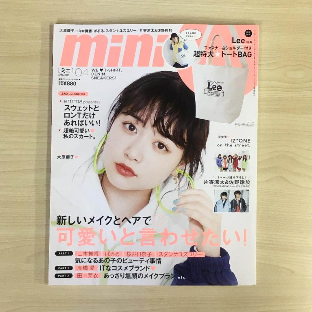 MEI(メイ) さんのインスタグラム写真 - (MEI(メイ) Instagram)「mini 4月号 . MEIのバッグを掲載頂きました🥰 . . 2枚目 マルチカラーのBOTTOMLINE 5月発売予定 . . 3枚目 ピンクのミニショルダー 別注アイテム . . #MEI #meibag #メイ  #mini #mini4月号  #掲載アイテム」3月2日 17時45分 - mei_bag