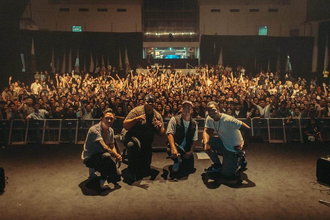 Jeff Bernatのインスタグラム：「Thank you, Jakarta.  Aku Cinta Kamu ❤️」